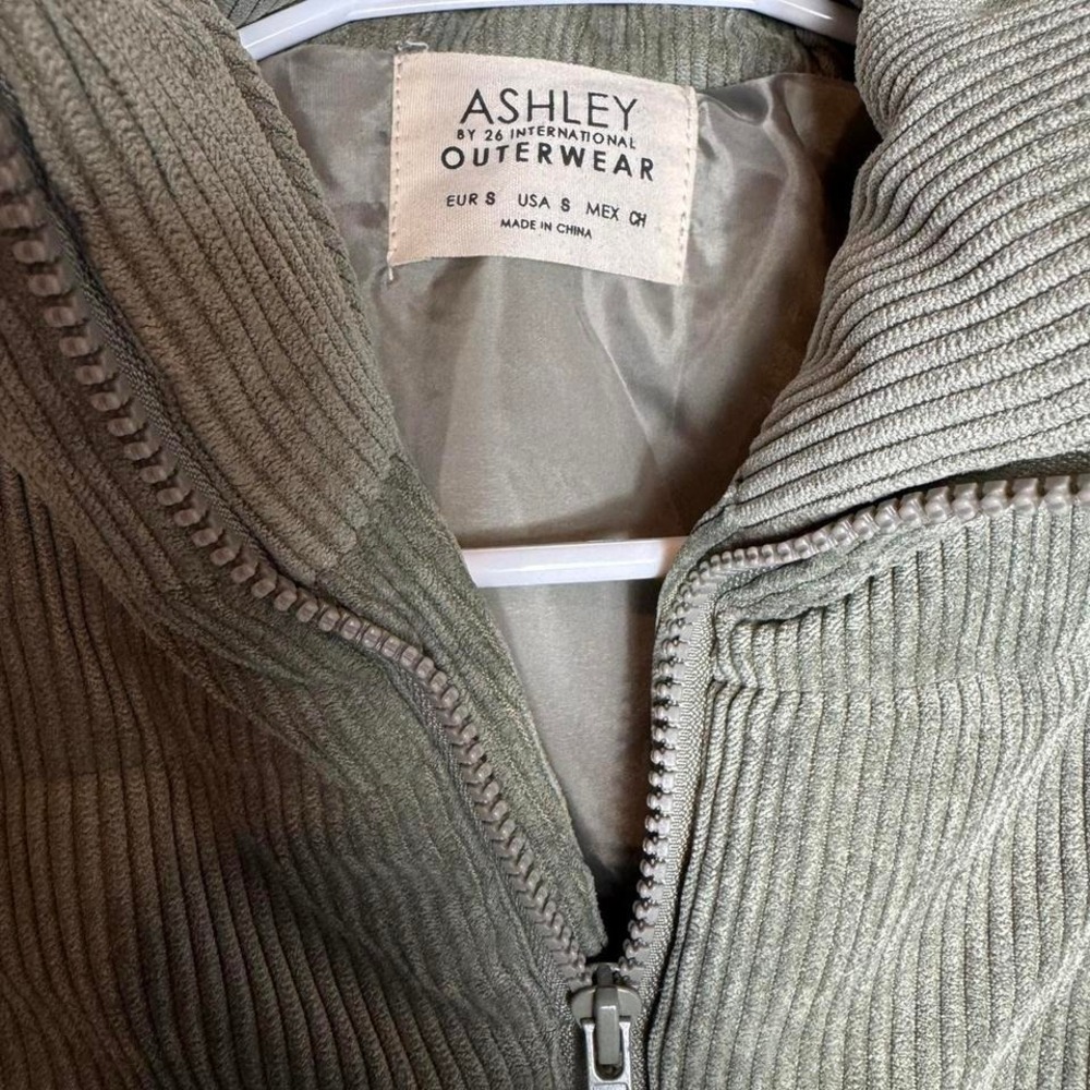 Green Corduroy Puffer Coat‎ - Picture 3 of 3